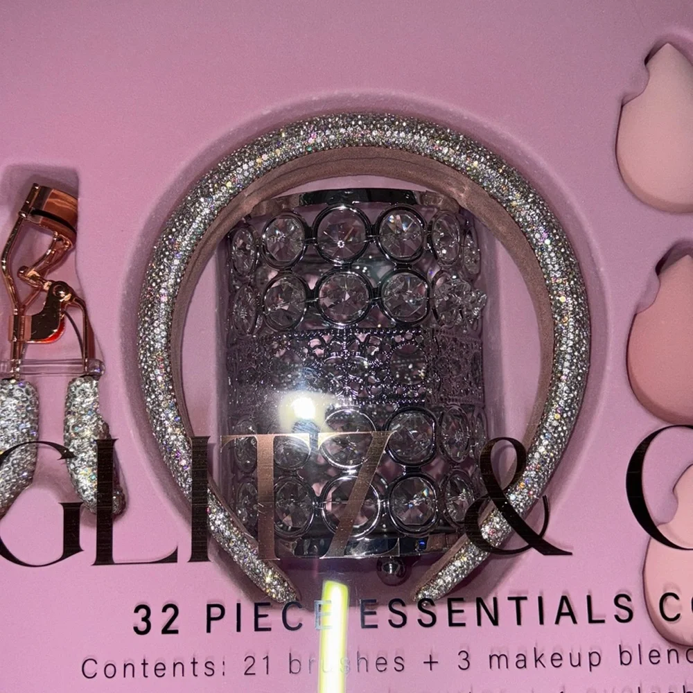 2024 Glitz & Glam Christmas holiday 31 piece essential brush collection 🎀💎 - Picture 8 of 16